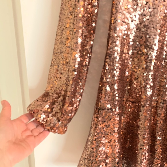 NWT LuLu’s rose gold sequin skater dress - Picture 6 of 10